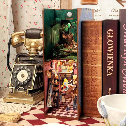 Book Nook Alice In Wonderland