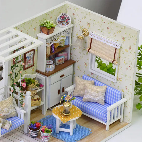 Casa en Miniatura con Jardín