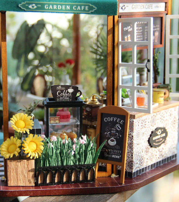 Maison Miniature Garden Café