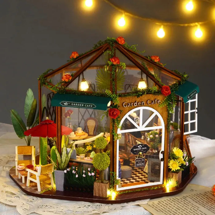 Maison Miniature Garden Café
