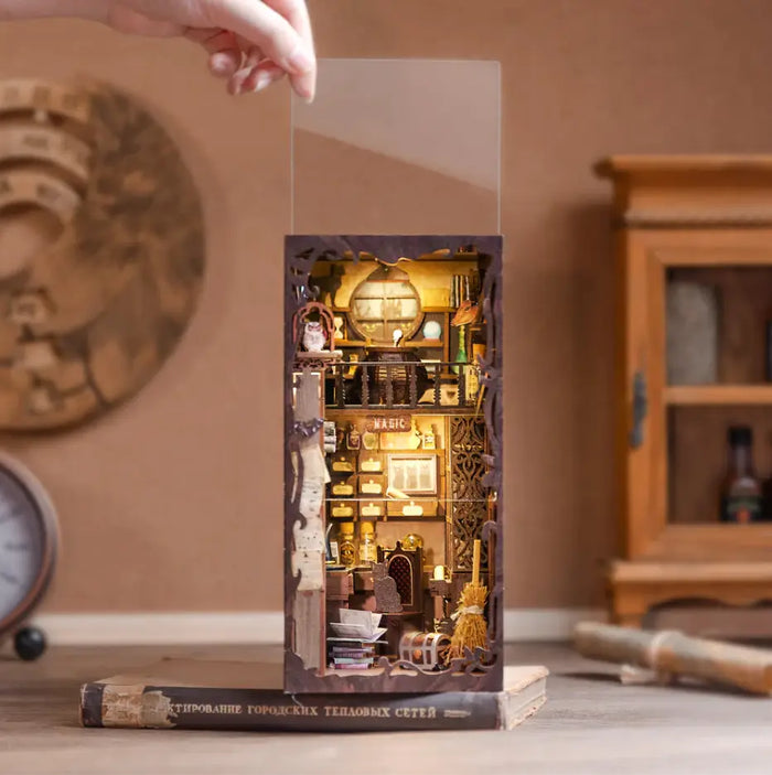 Book Nook Le Pharmacien Magique
