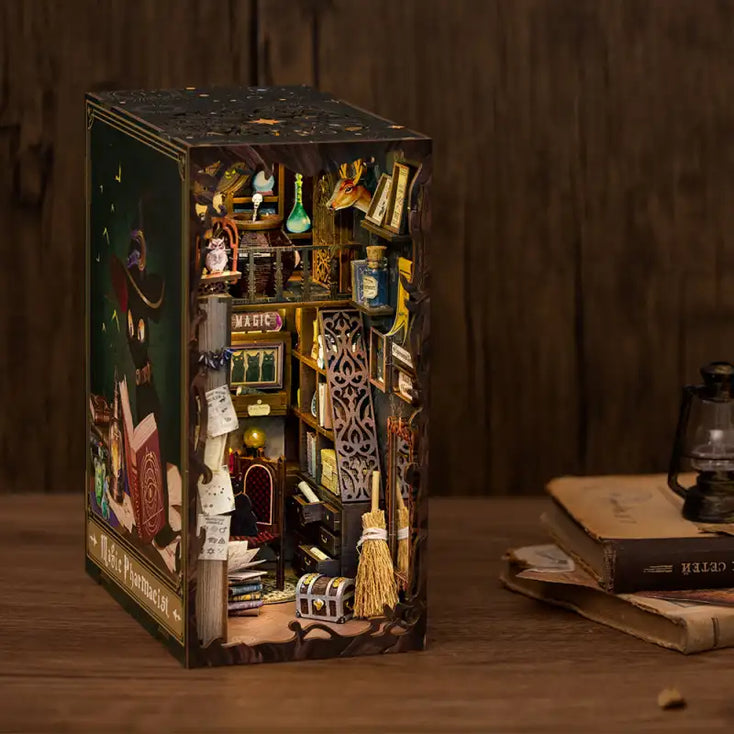 Book Nook Le Pharmacien Magique