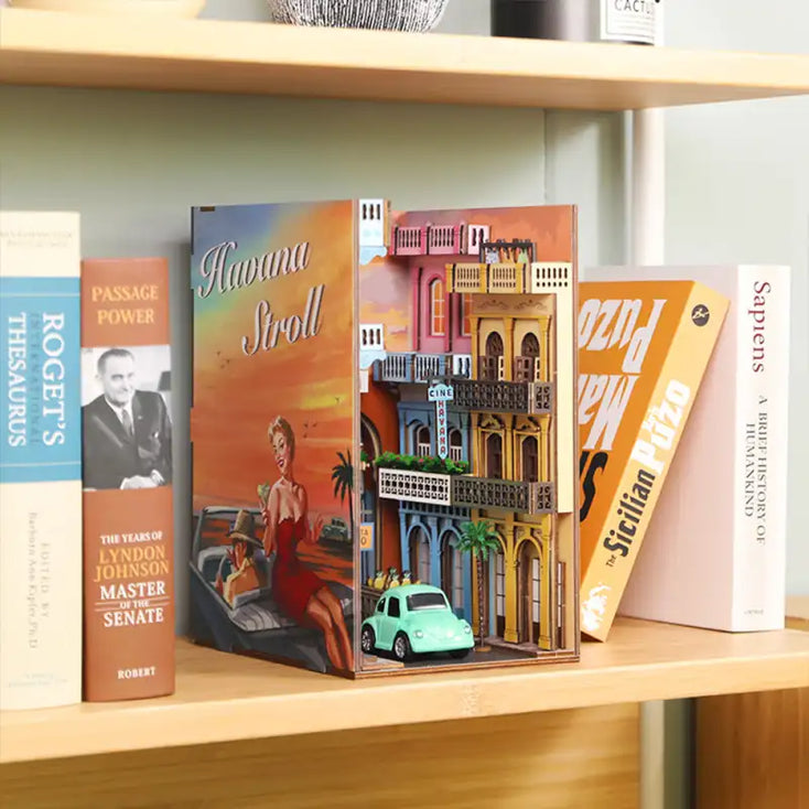 Book Nook Havana Stroll