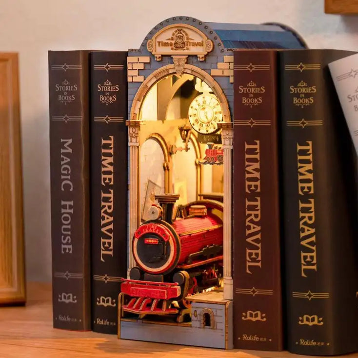 Book Nook La Machine a Remonter Le Temps (Inspiré du Train